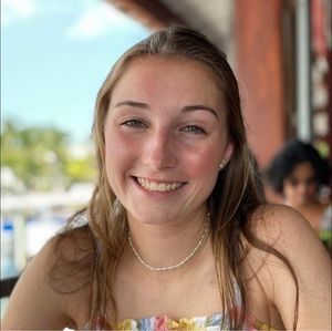 Meet your Posher, Abigail